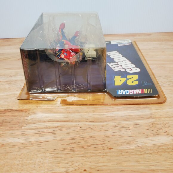 2004 Action McFarlane, Series 4, Nascar, #24, Jeff Gordon, Dupont, Sponsored - Picture 4 of 9